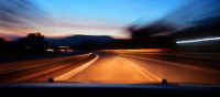 Nachts in den Urlaub: ACV Tipps für eine sichere Fahrt